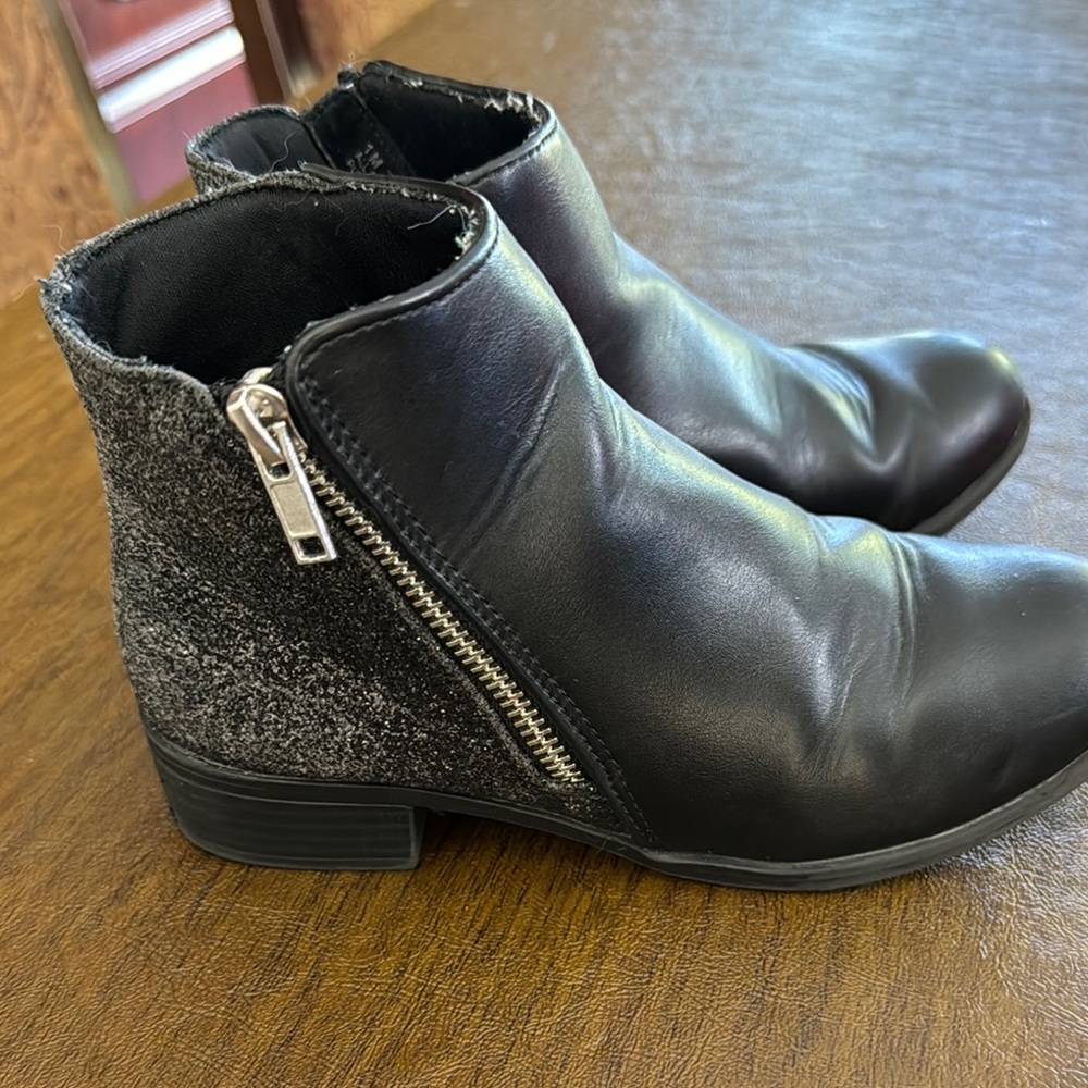 Black Leather Ankle Boots with Side Zipper
